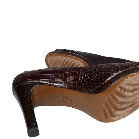 Ann Taylor Dark Brown Peep Toe Pumps. Size 9M - Picture 9 of 10